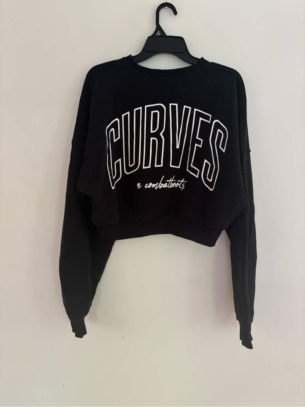 Curves N Combatboots Black Cropped Graphic Sweatshirt Size Large